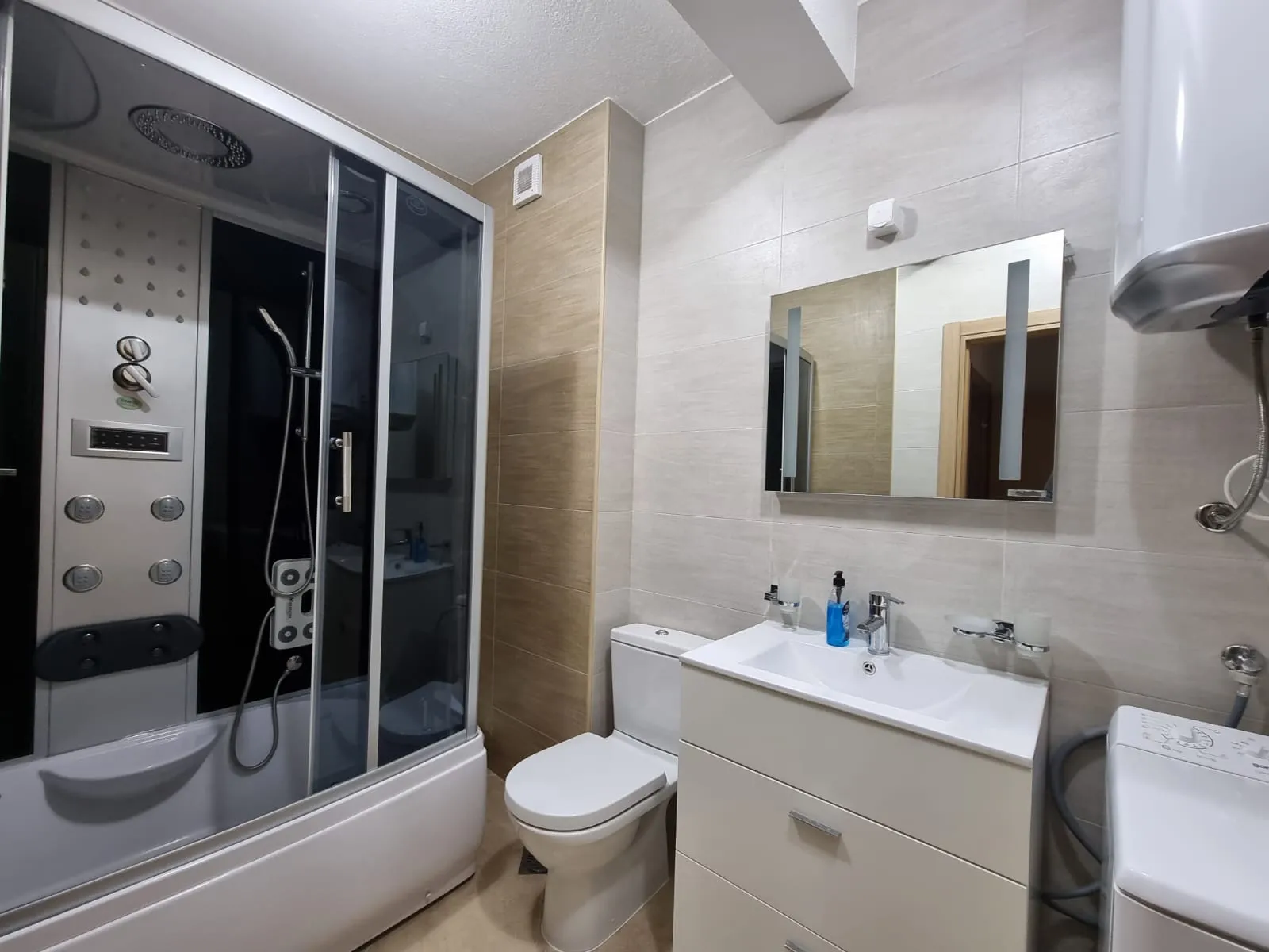 6893 Wohnung 94 m² mit Kamin in Bečići